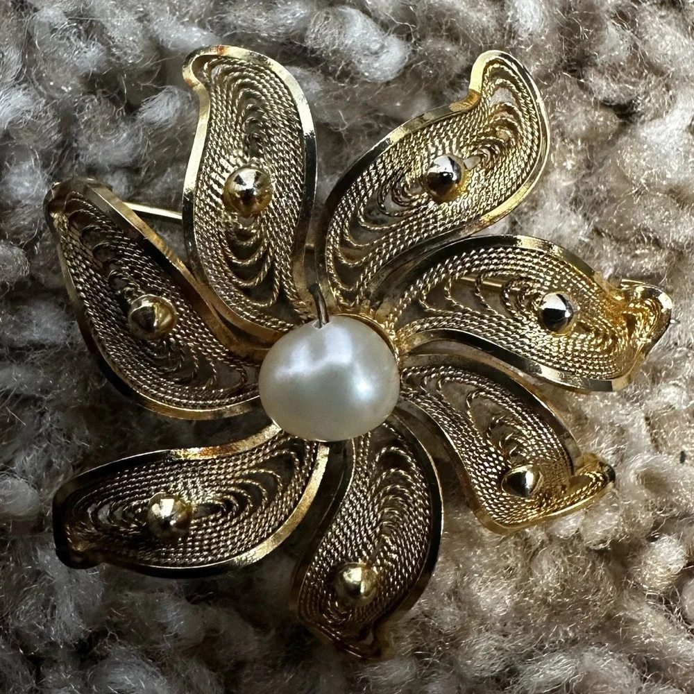 DIXELLE 12k Gold Filled Filigree Floral Brooch with Pearl Center